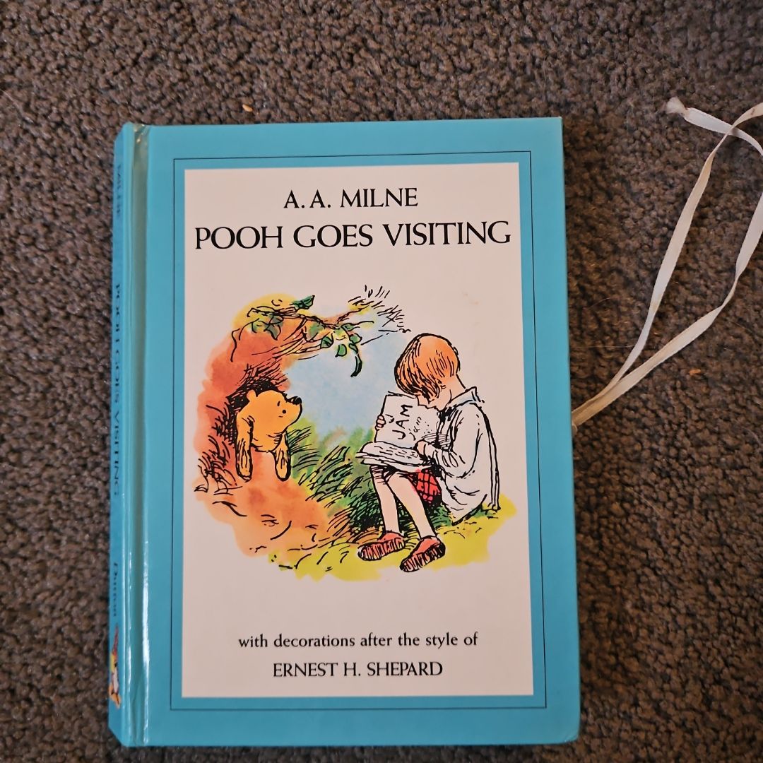 Pooh Goes Visiting Carousel Book
