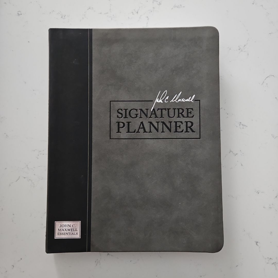 John C. Maxwell Signature Planner (Gray/Black LeatherLuxe®)