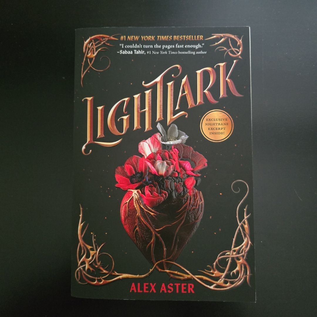 Lightlark (the Lightlark Saga Book 1)