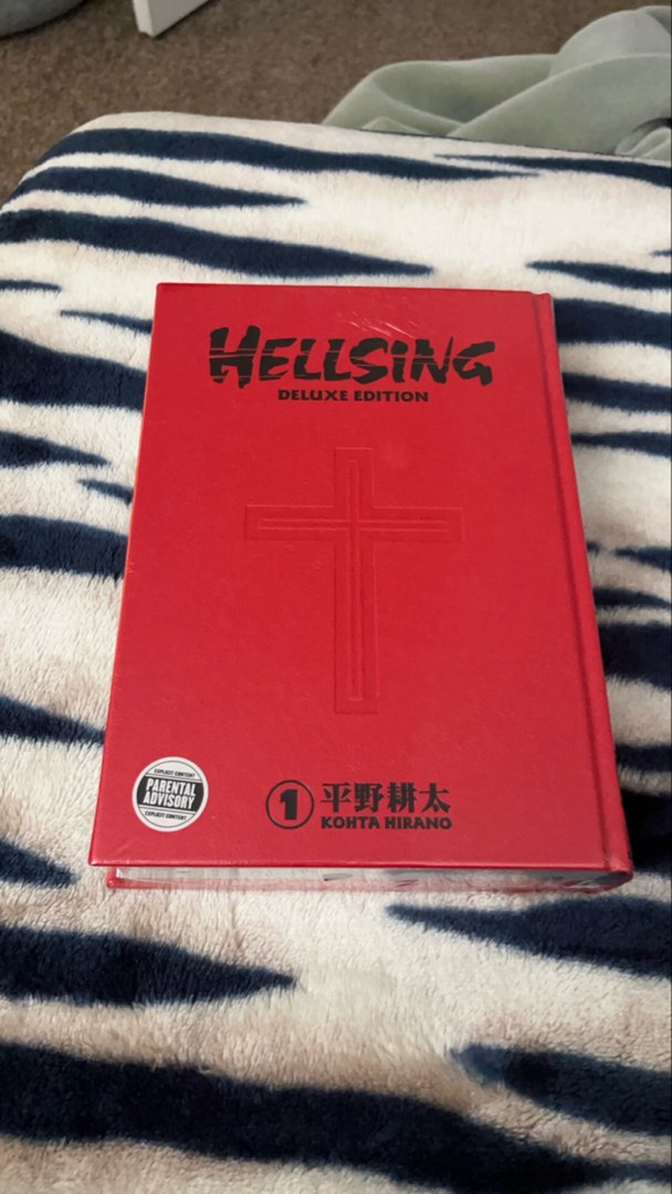 Hellsing Deluxe Volume 1
