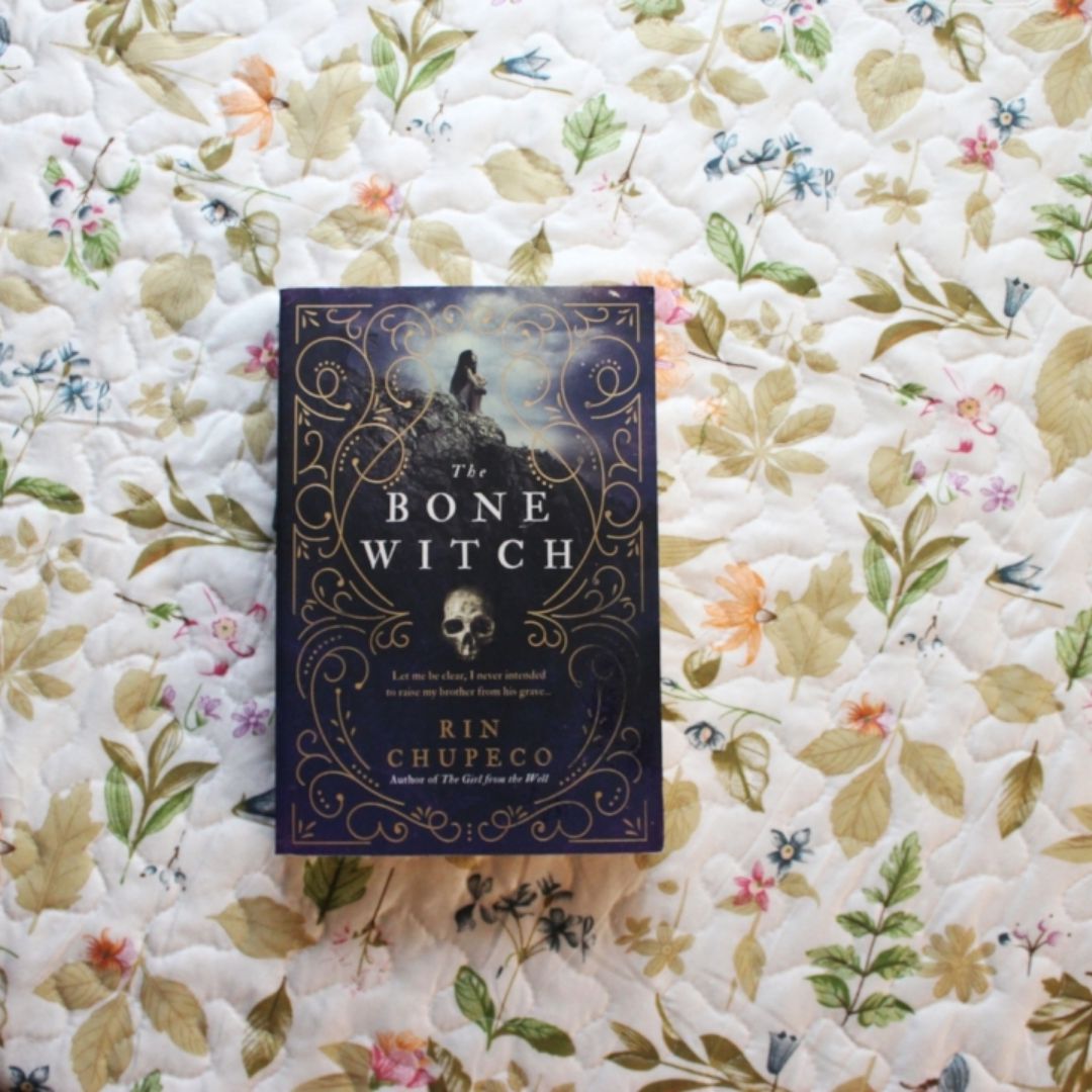 The Bone Witch (Paperback- gently pre-loved!)