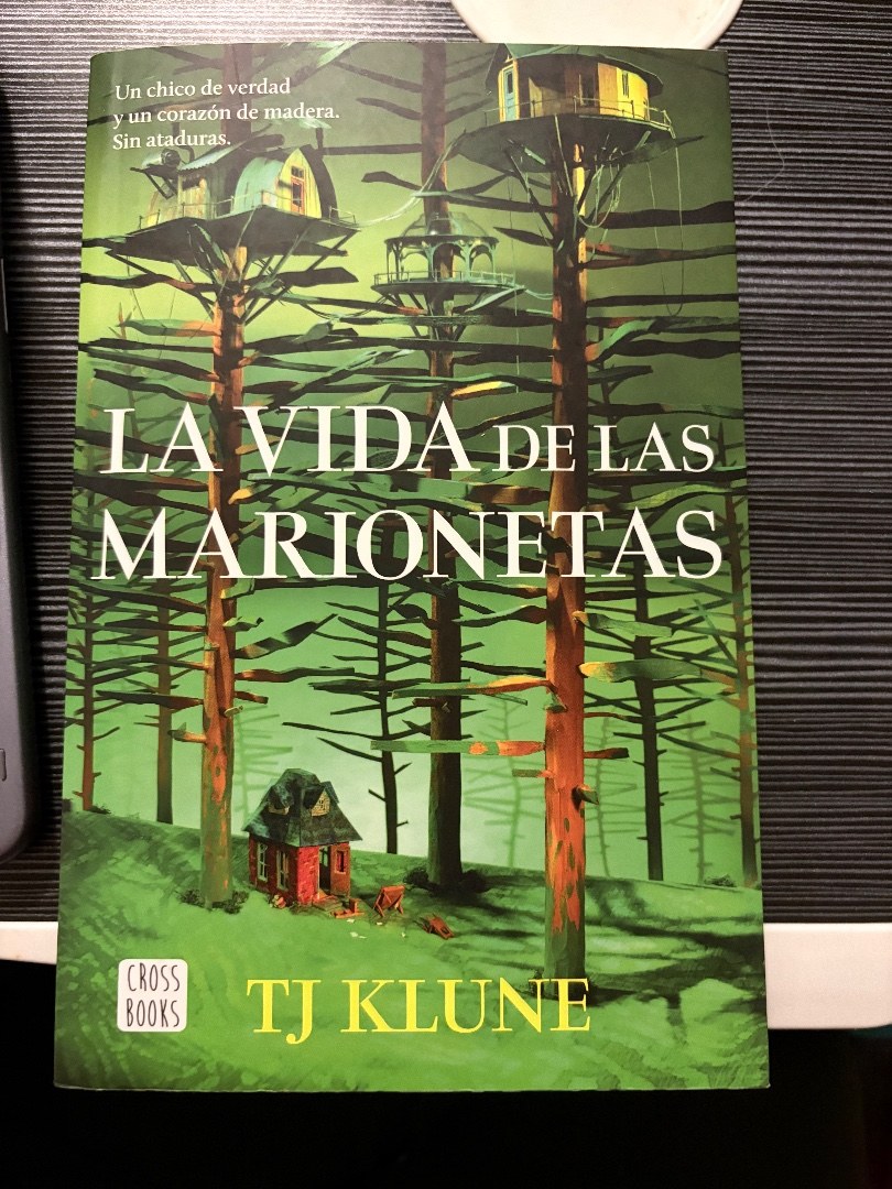 La Vida de Las Marionetas / in the Lives of Puppets
