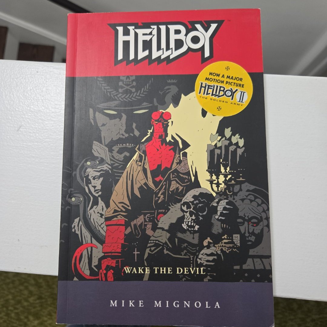 Hellboy Volume 2: Wake the Devil (2nd Edition)