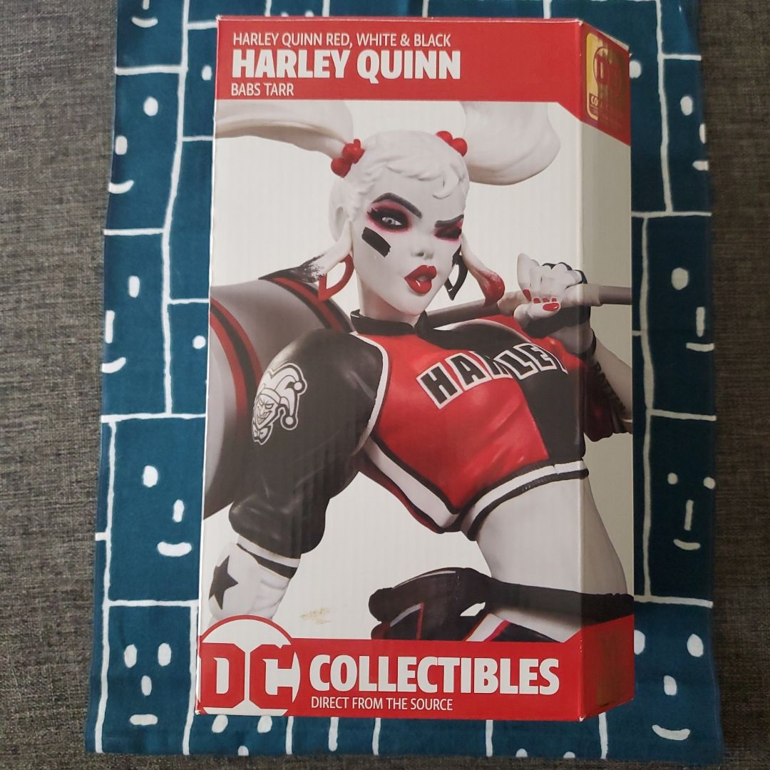 Harley Quinn Red, White & Black Statuette