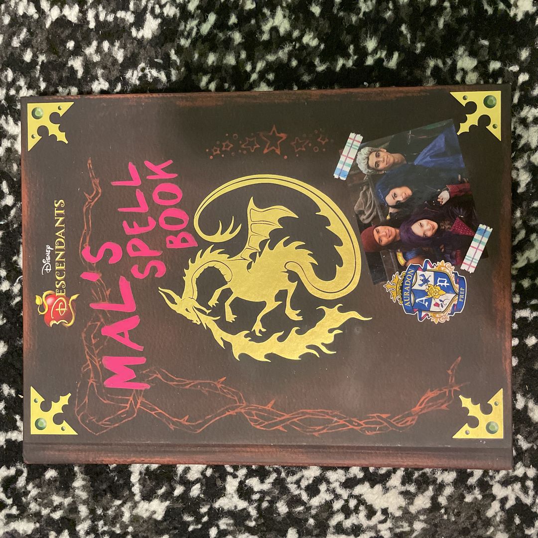 Descendants: Mal's Spell Book