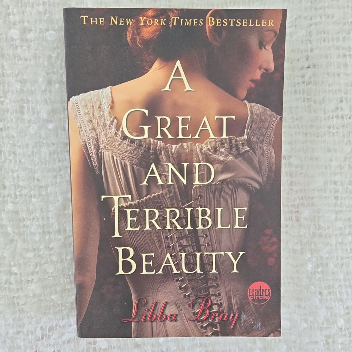 A Great and Terrible Beauty by Libba Bray, Paperback | Pangobooks