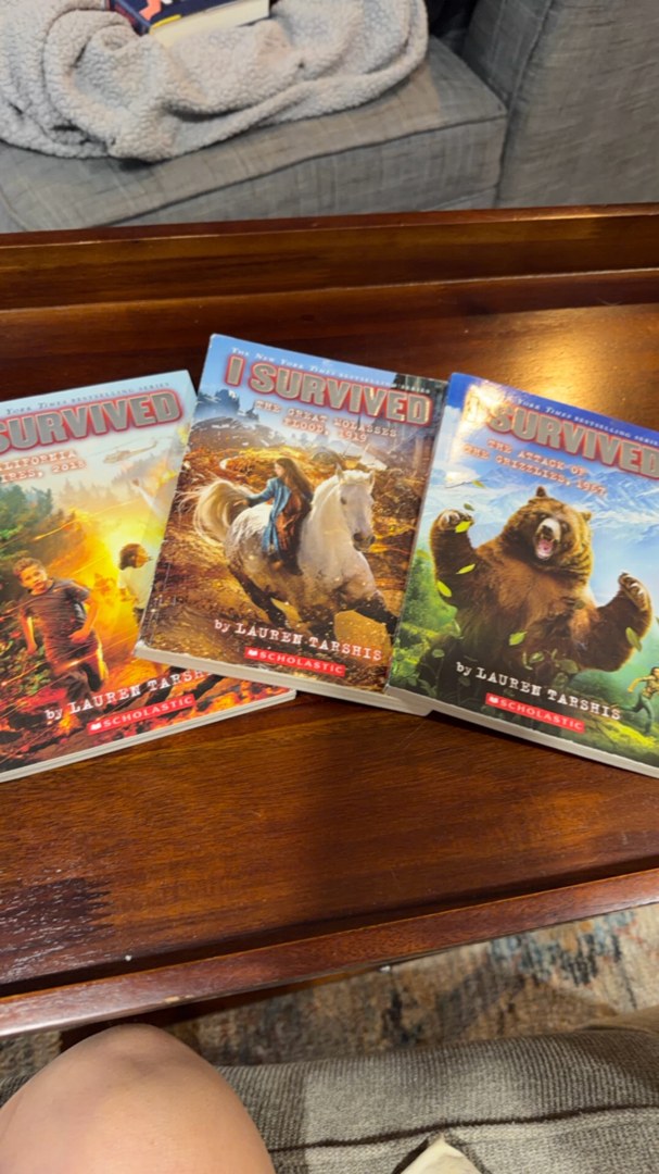 I survived-Lot of 3