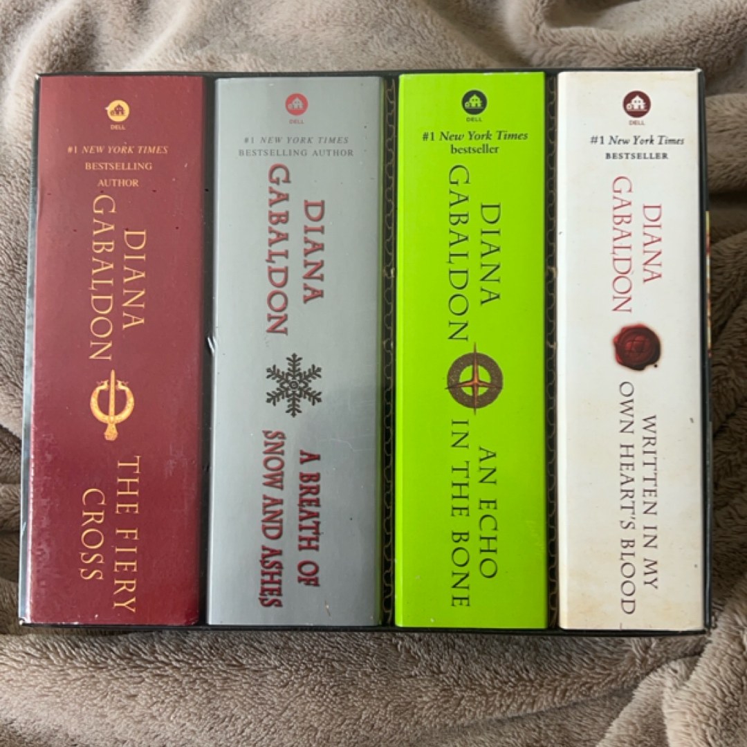 Outlander Volumes 5-8 (4-Book Boxed Set)