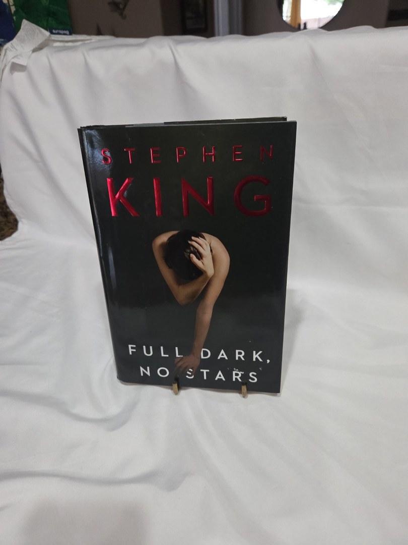 Full Dark, No Stars