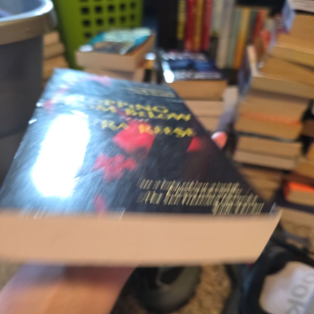 Topping from Below by Laura Reese, Paperback | PangoBooks
