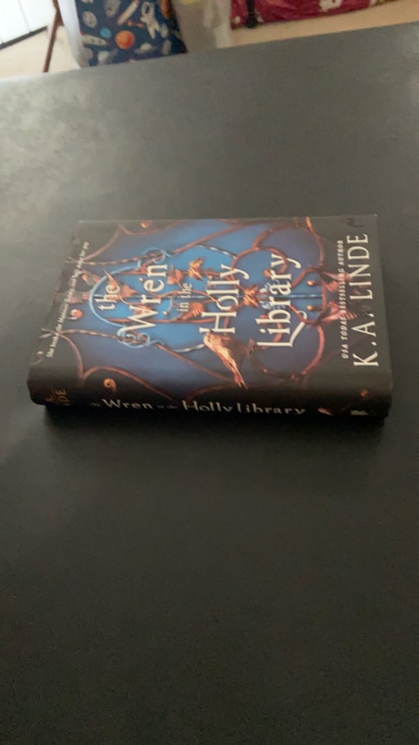The Wren in the Holly Library (Deluxe Limited | PangoBooks