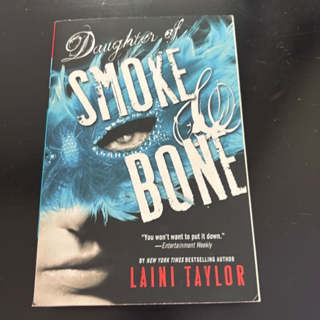 The Daughter of Smoke & Bone Trilogy Paperback Gift Set