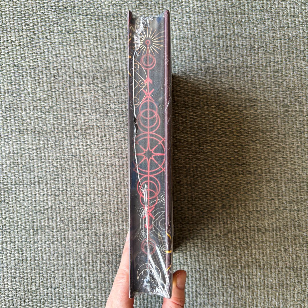 Red City (signed Owlcrate edition) by Marie Lu, Hardcover | Pangobooks