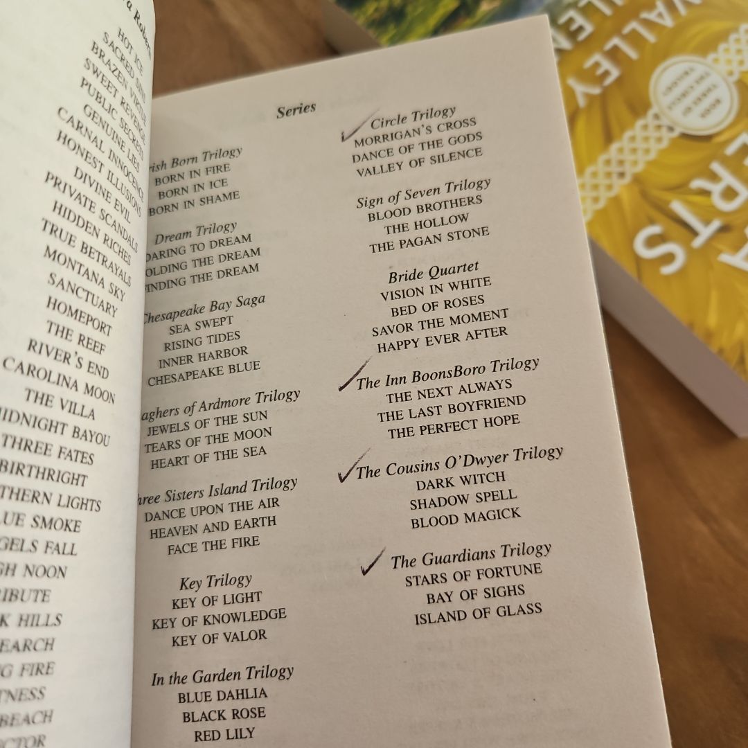 Nora Roberts Circle Trilogy Box Set