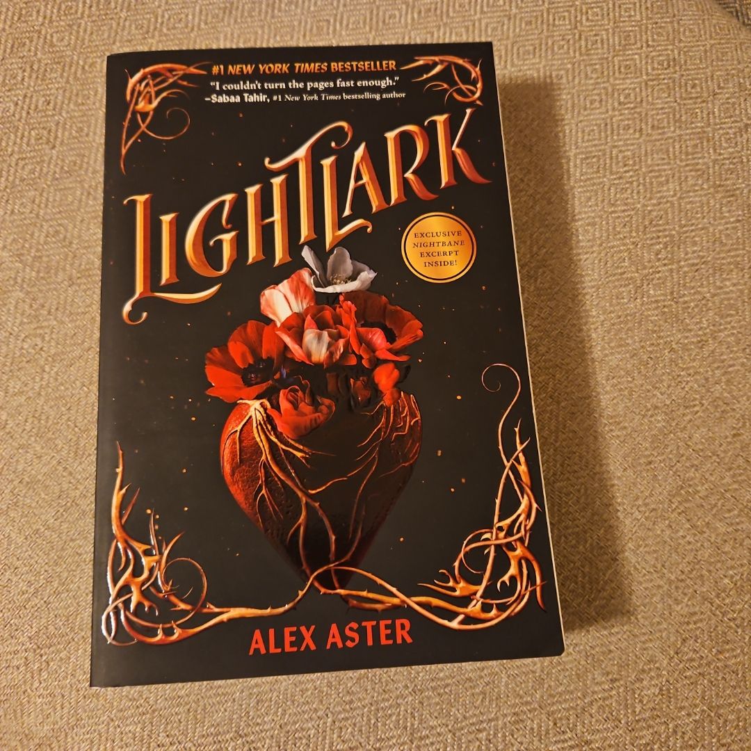 Lightlark (the Lightlark Saga Book 1)