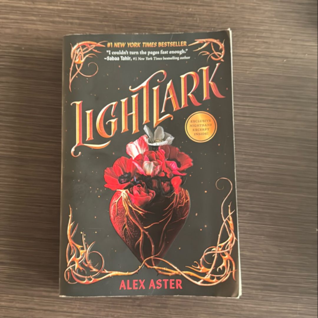 Lightlark (the Lightlark Saga Book 1)