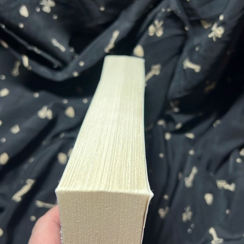 The Daughter of Smoke & Bone Trilogy Paperback Gift Set