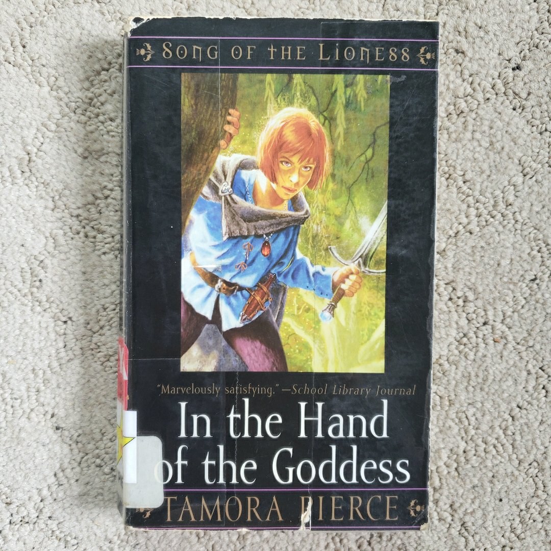 In the Hand of the Goddess (1st Simon Pulse Edition, 2005) 