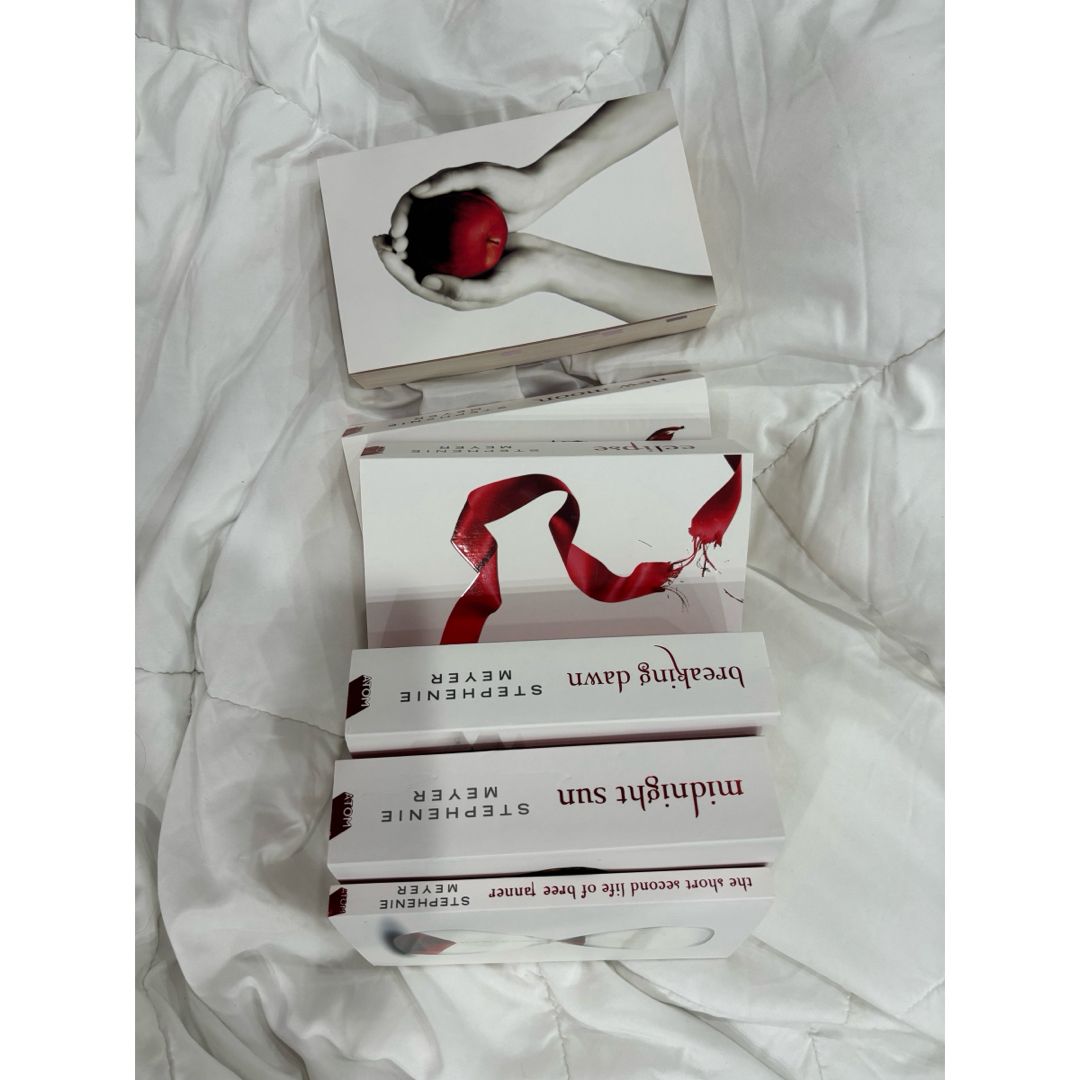 COMPLETE twilight saga in white covers **read description**