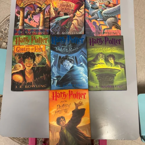 Harry Potter Paperback Box Set Books 1-7 (Deluxe Edition with Stenciled Edges)
