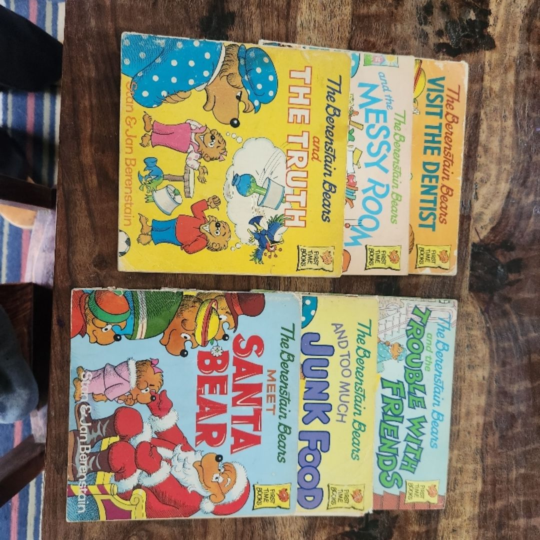The Berenstain Bears Meet Santa Bear (Deluxe Edition)