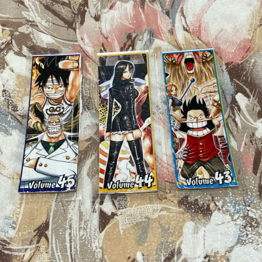 One Picec bookmarks made form manga covers