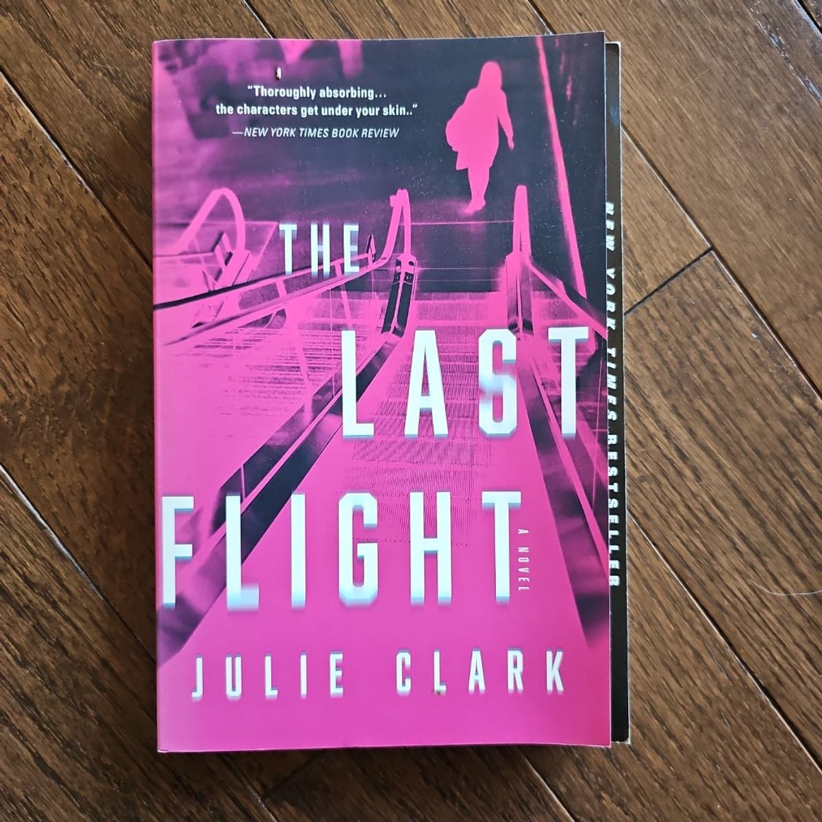 The Last Flight by Julie Clark, Paperback | Pangobooks