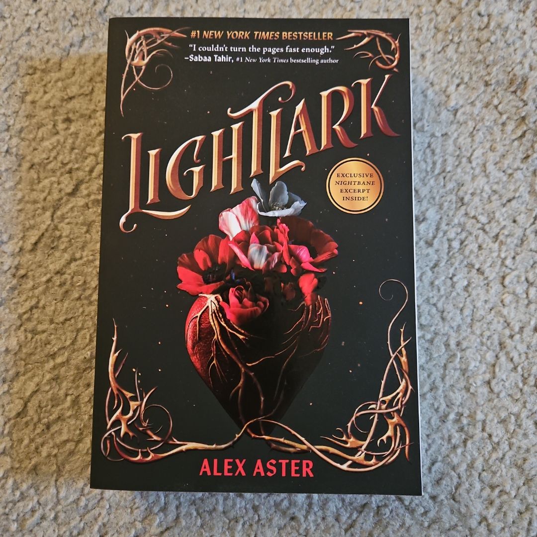 Lightlark (the Lightlark Saga Book 1)