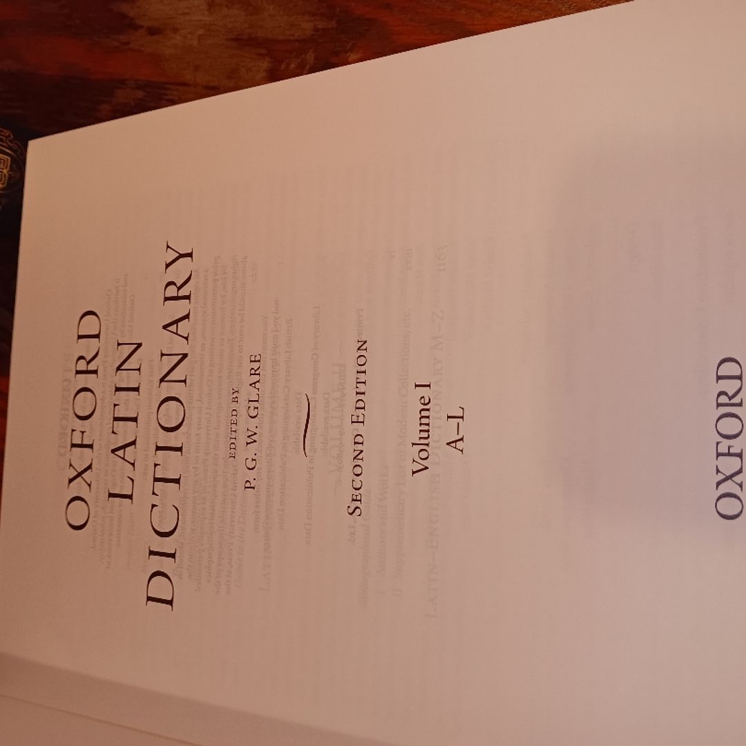 Oxford Latin Dictionary in 2 volume set in slip box 2016 by Oxford