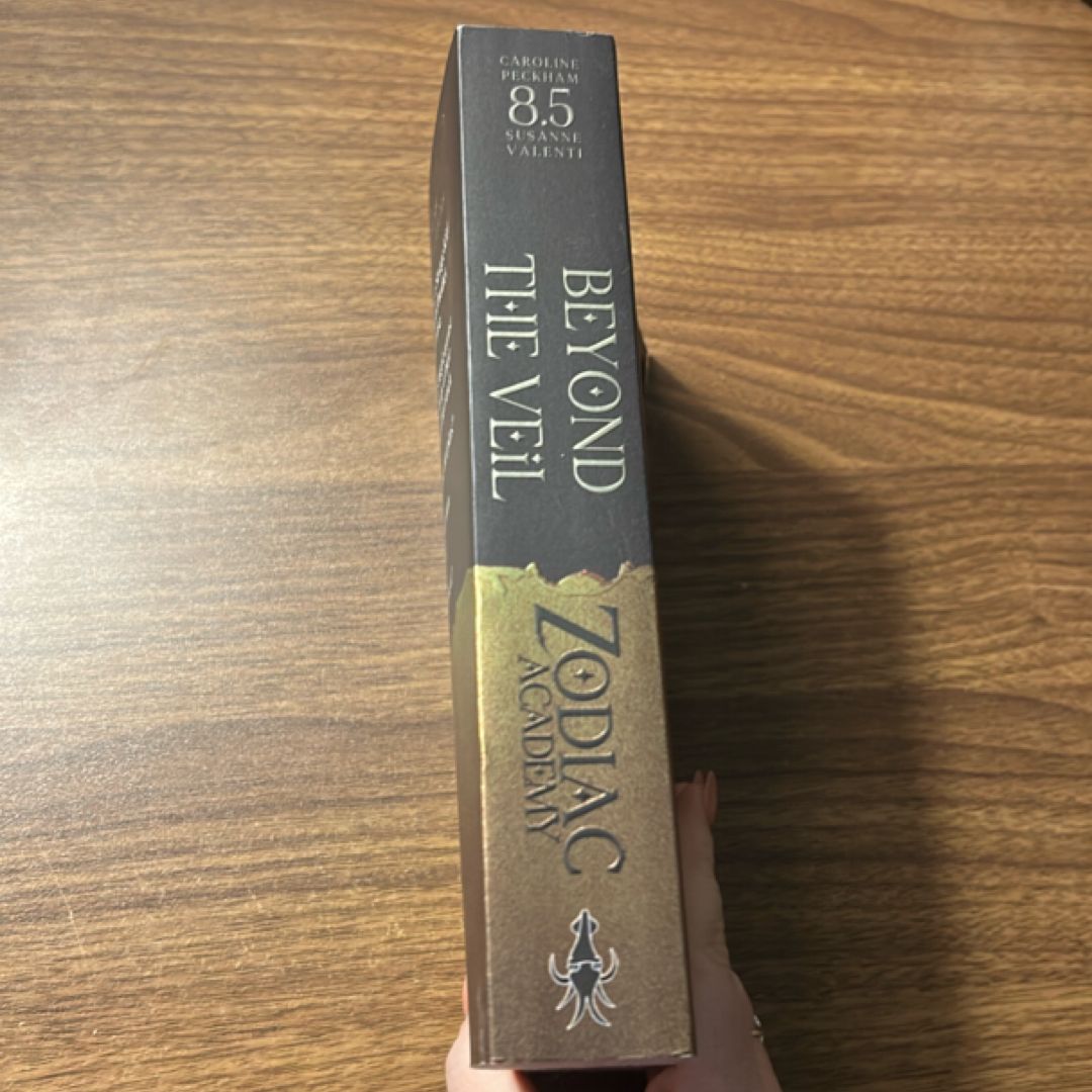 Zodiac Academy 8. 5: Beyond the Veil