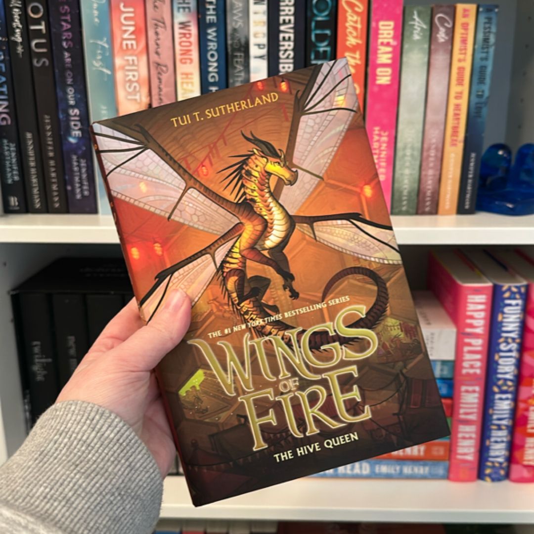 The Hive Queen (Wings Of Fire, Book 12) By Tui T. Sutherland – Paperback, Good Condition, 9781338214499