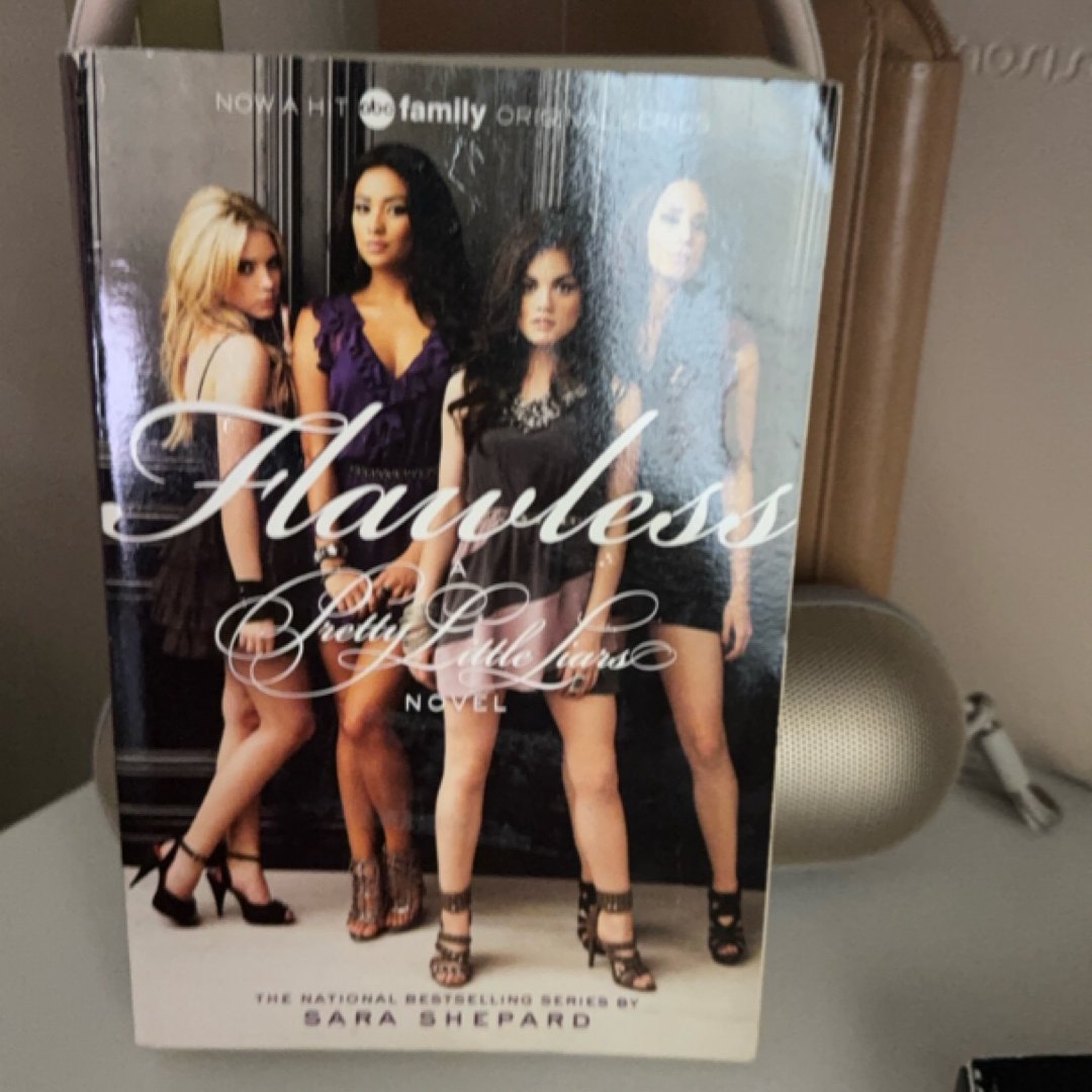 Pretty Little Liars #2: Flawless