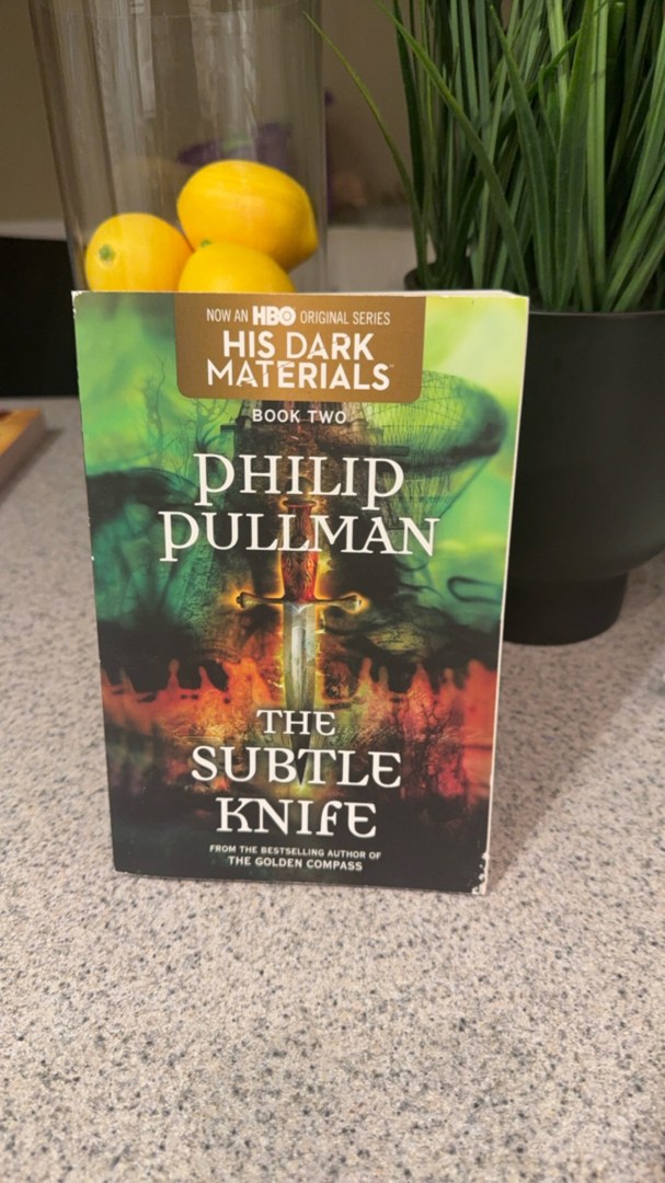 His Dark Materials: the Subtle Knife (Book 2)