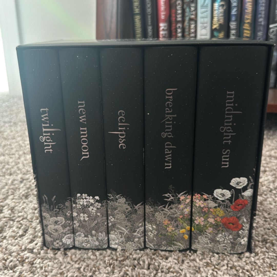 The Twilight Saga Deluxe Hardcover Collection