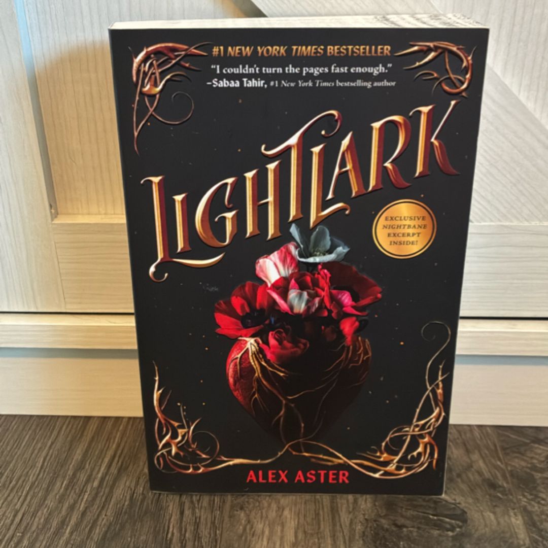Lightlark (the Lightlark Saga Book 1)