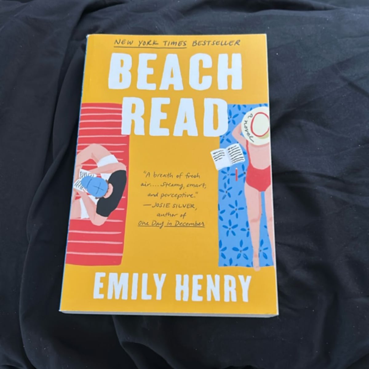 Beach Read by Emily Henry, Paperback | PangoBooks