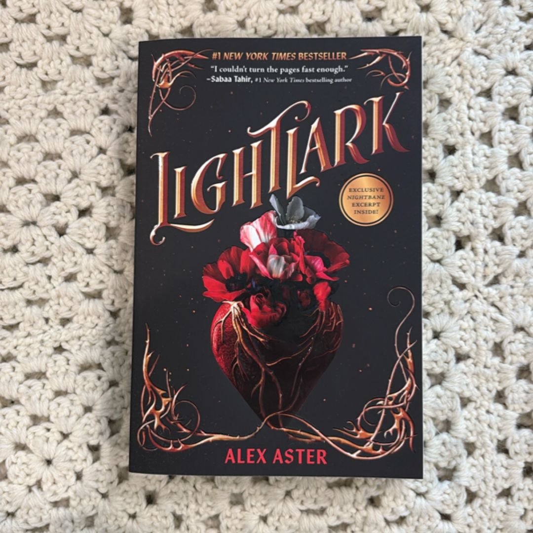 Lightlark (the Lightlark Saga Book 1)