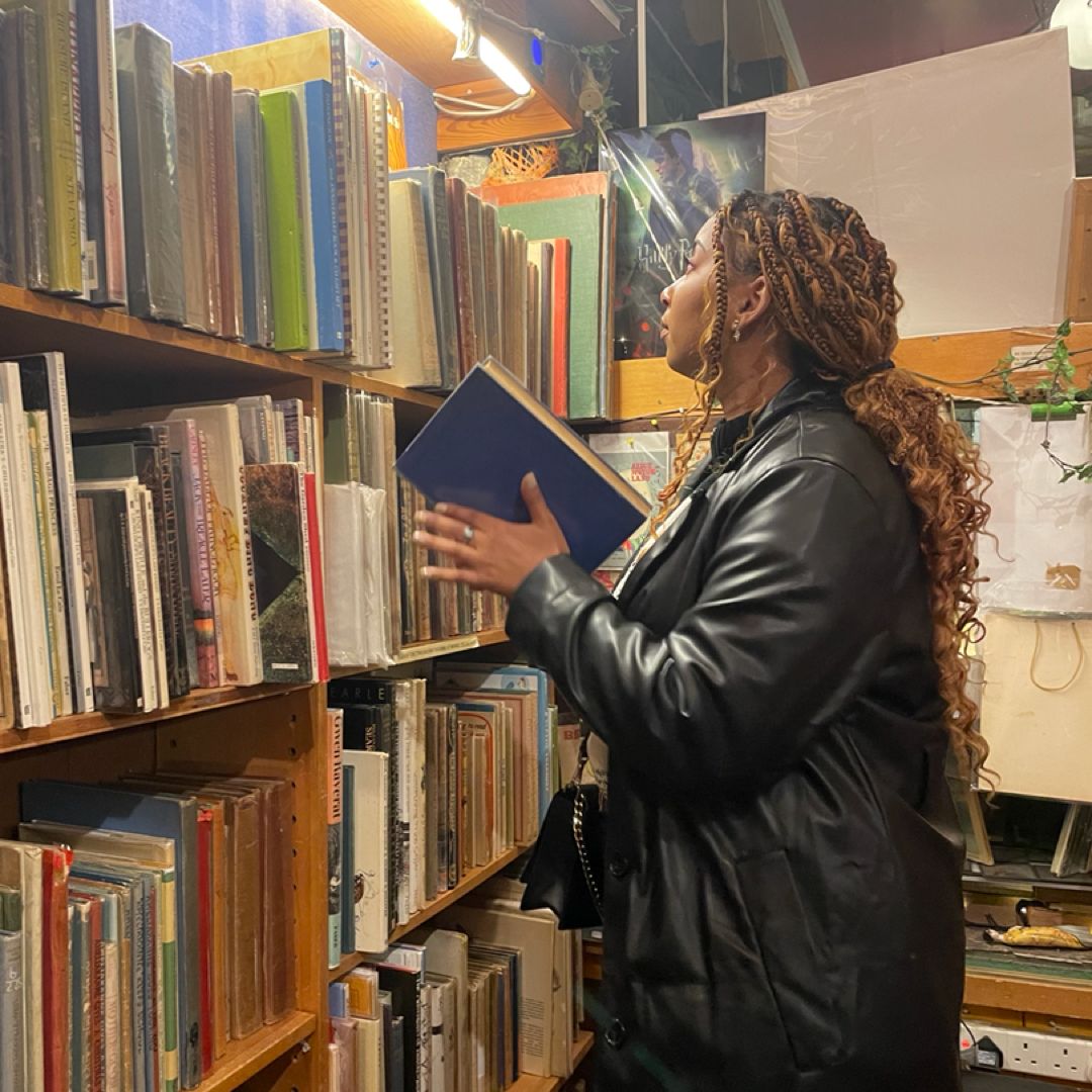 tis me, the bibliophile