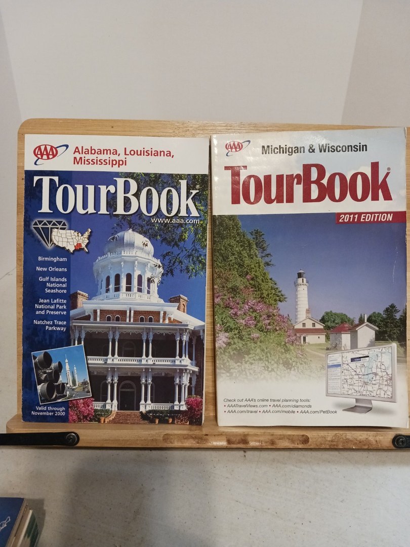Variety of four older AAA Tourbooks from different states. P202