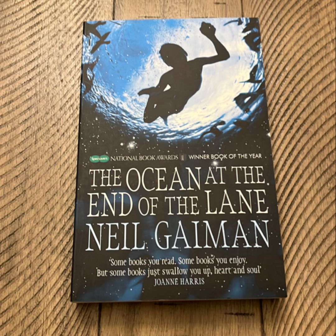 Ocean at the End of the Lane: A Novel (UK Edition).