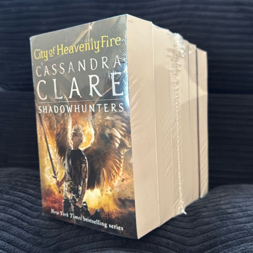 MORTAL INSTRUMENTS COMPLETE BOX SET.