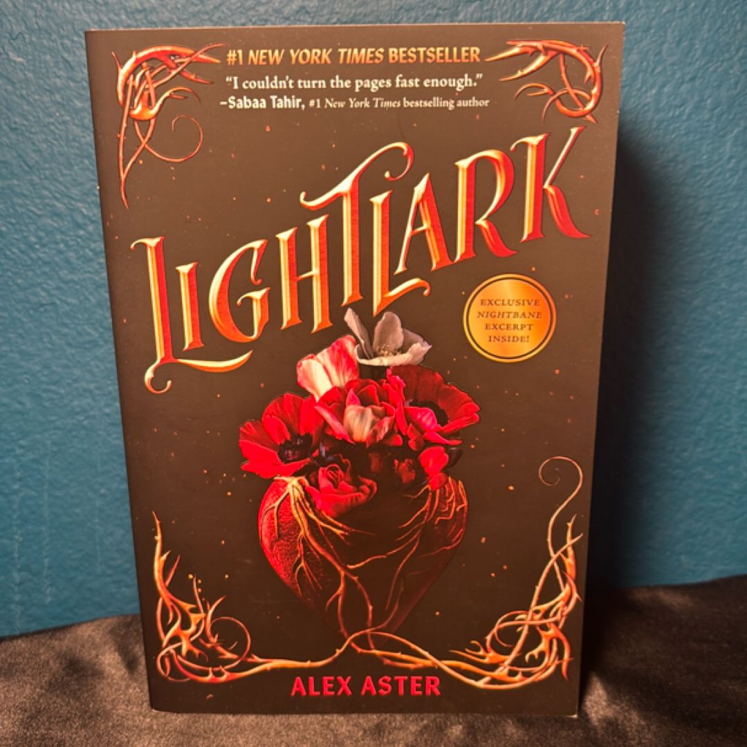 Lightlark (the Lightlark Saga Book 1)