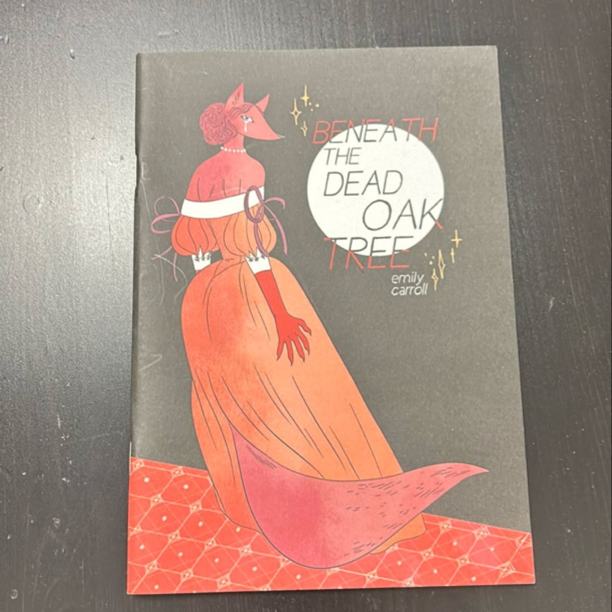 Beneath the Dead Oak Tree by Emily Carroll, Paperback | Pangobooks