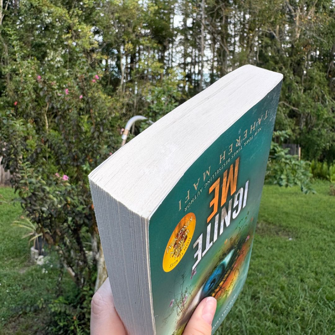 Ignite Me by Tahereh Mafi, Paperback | Pangobooks