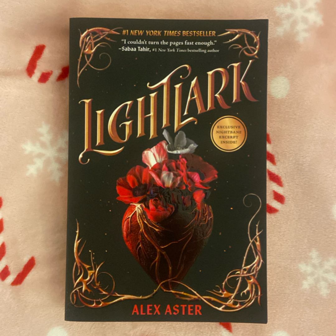 Lightlark (the Lightlark Saga Book 1)
