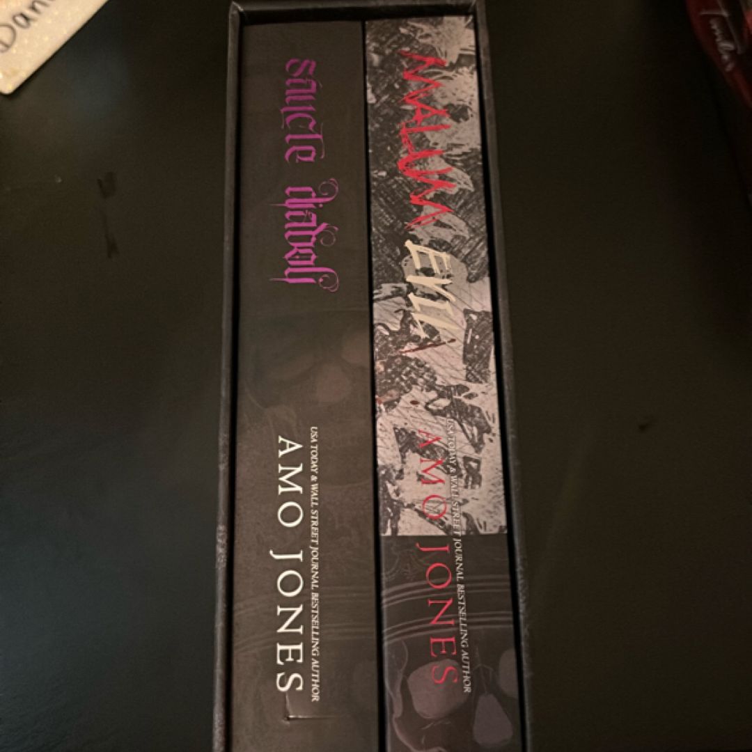 Elite Kings Club Pretty Little Words Book Box