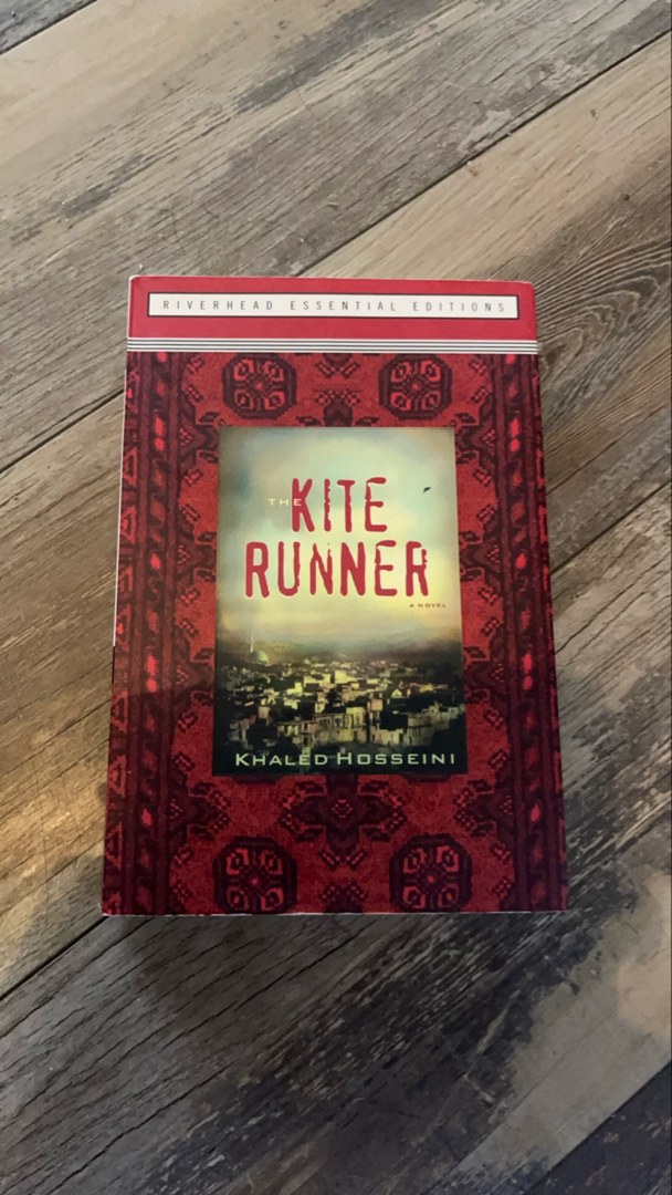 The Kite Runner (Essential Edition)
