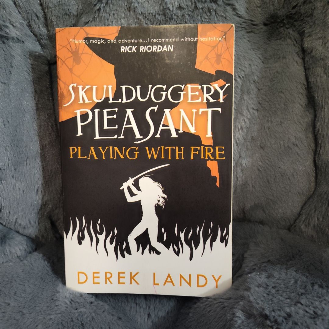 Playing with Fire (Skulduggery Pleasant, Book 2)