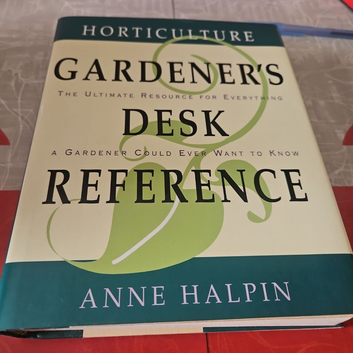 Horticulture Gardeners Desk Reference by Anne Halpin