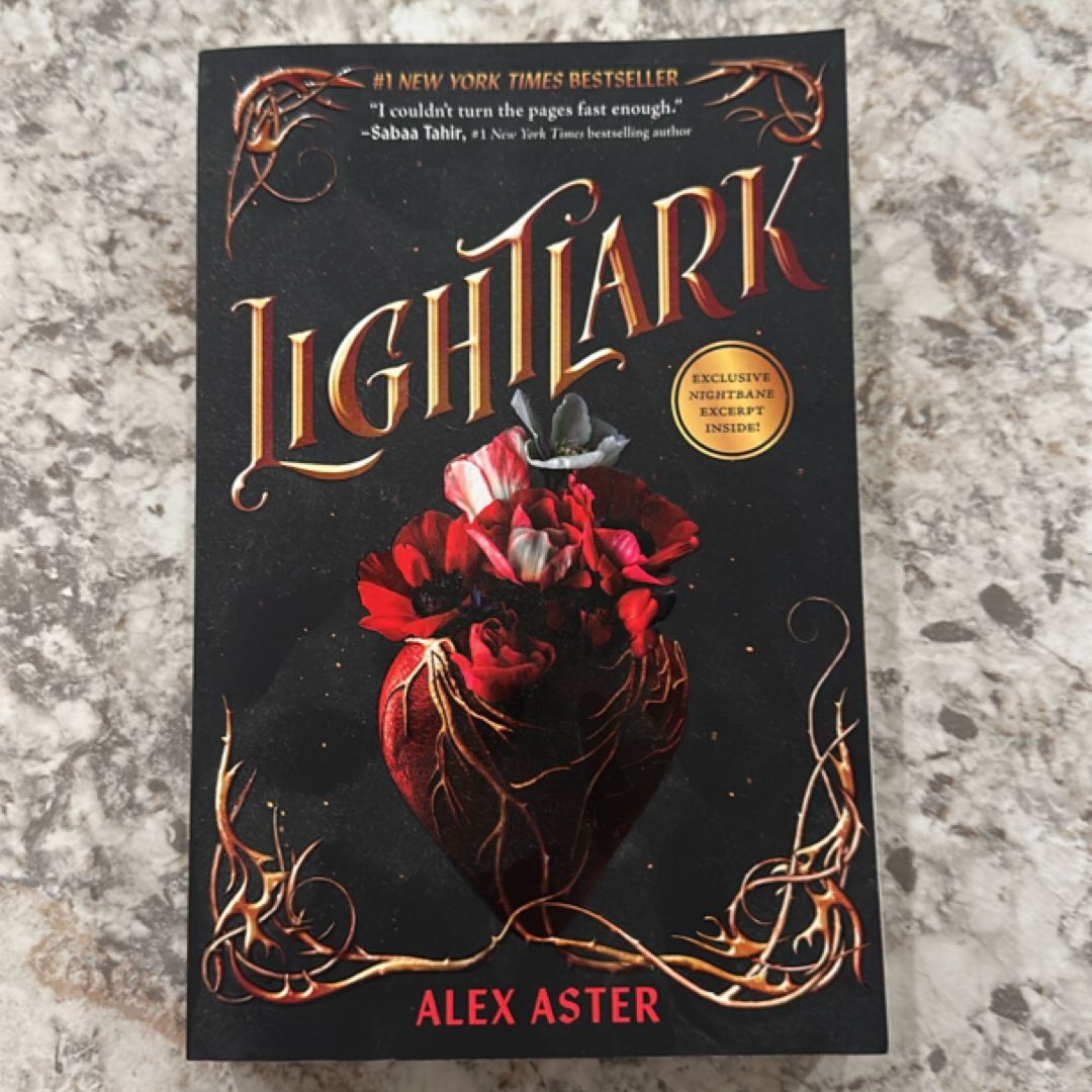 Lightlark (the Lightlark Saga Book 1)